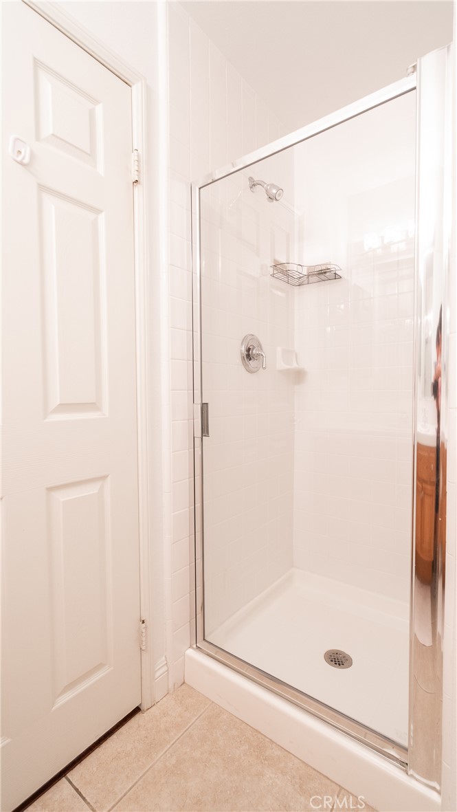 2827 Arbella Lane Thousand Oaks, CA 91362 - Photo 35 of 48 a bathroom with a glass shower door