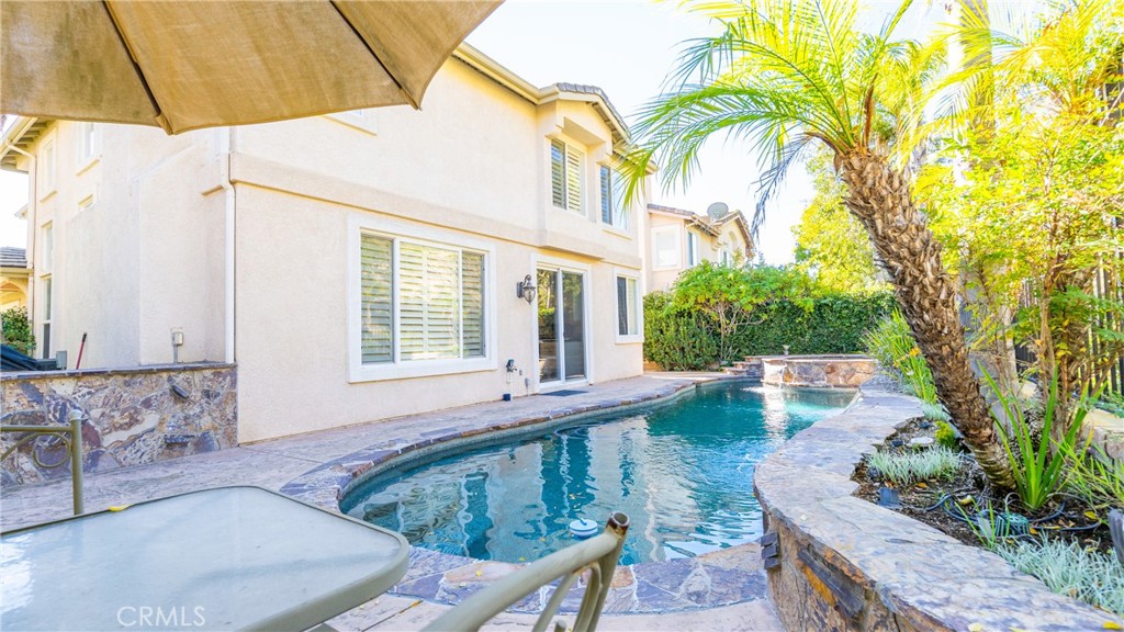 2827 Arbella Lane Thousand Oaks, CA 91362 - Photo 39 of 48 a view of a house with backyard and sitting area