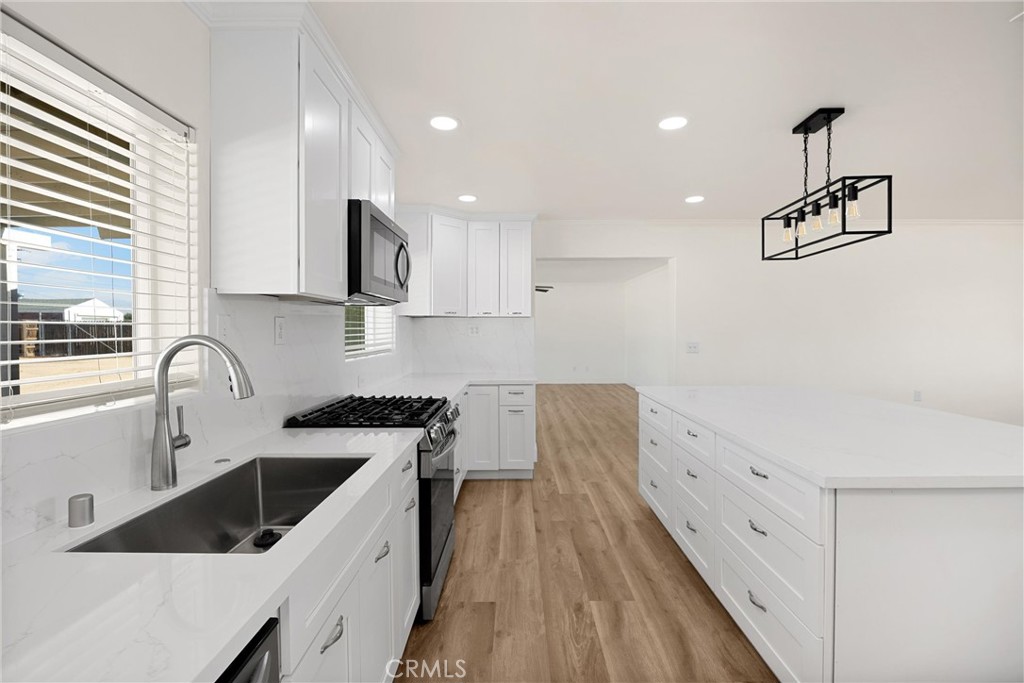 14265 Santee Road Apple Valley, CA 92307 - Photo 3 of 18