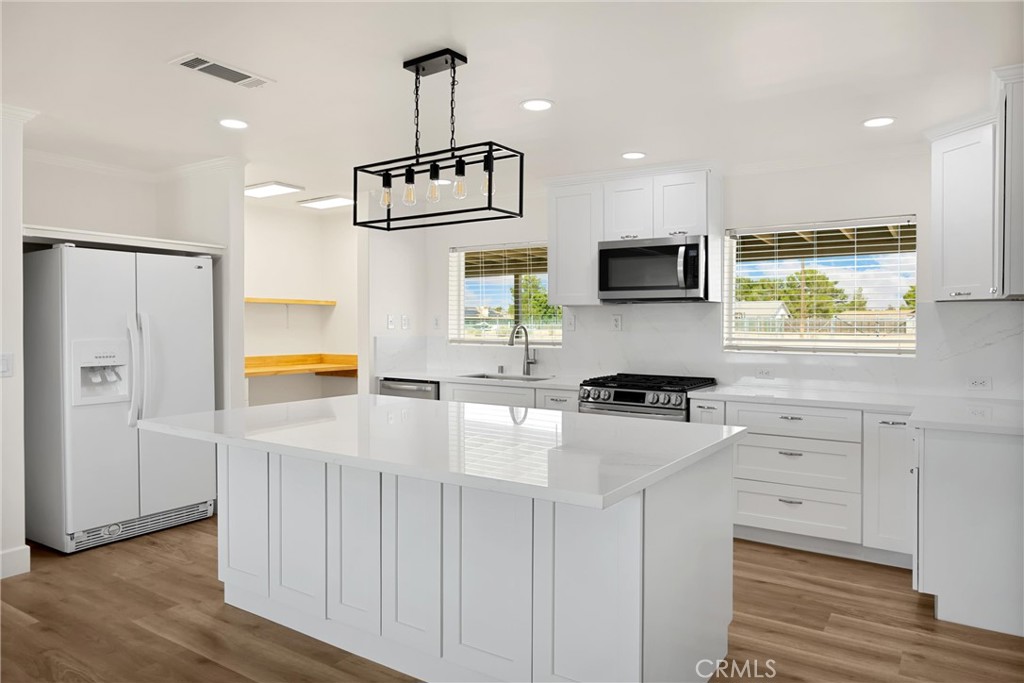 14265 Santee Road Apple Valley, CA 92307 - Photo 4 of 18