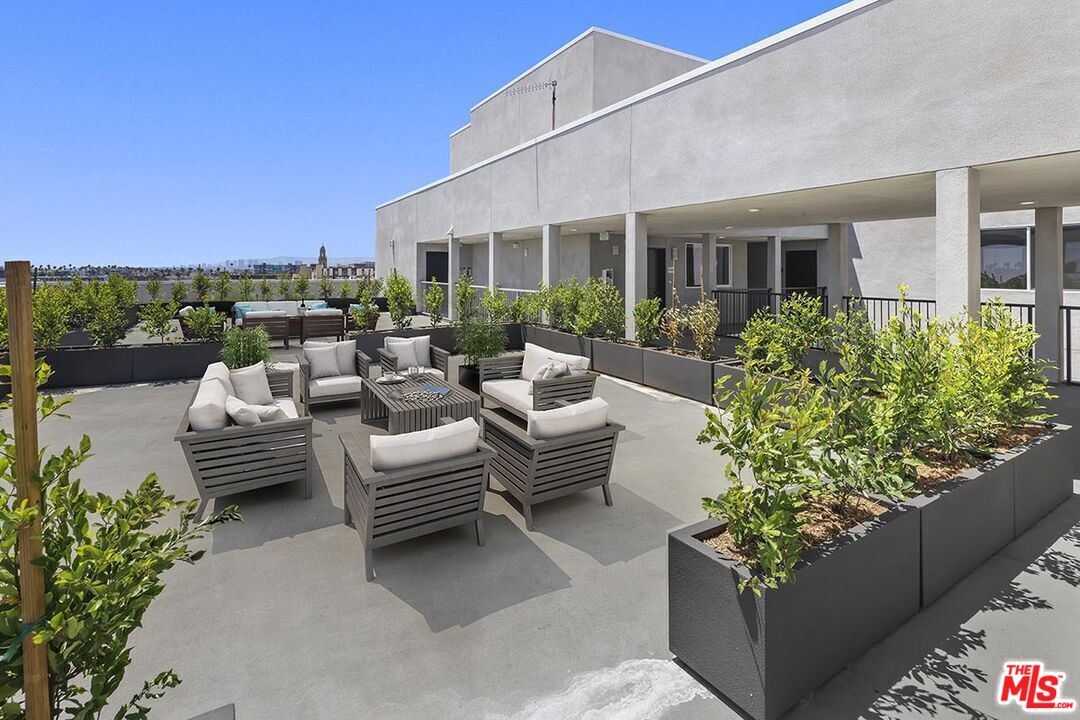 2783 Francis Avenue, Unit 307 Los Angeles, CA 90005 - Photo 7 of 9 a view of a patio with couches and potted plants