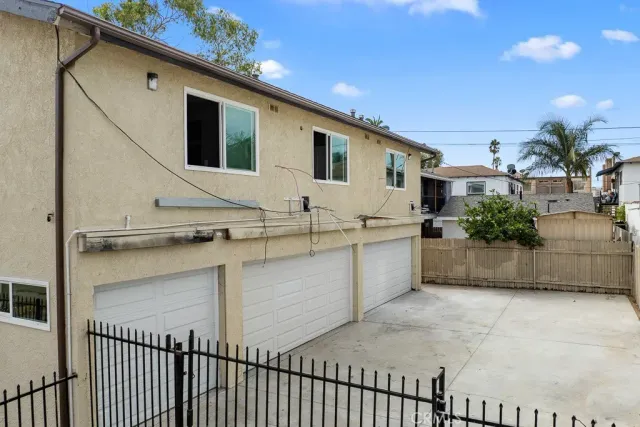 $1,549,000 | 943 North Washington Place, Long Beach, CA 90813