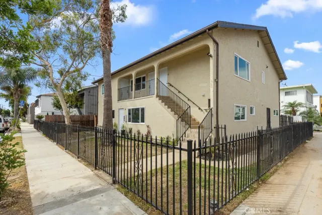 $1,499,000 | 943 North Washington Place, Long Beach, CA 90813