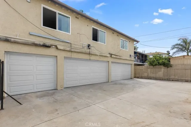 $1,499,000 | 943 North Washington Place, Long Beach, CA 90813