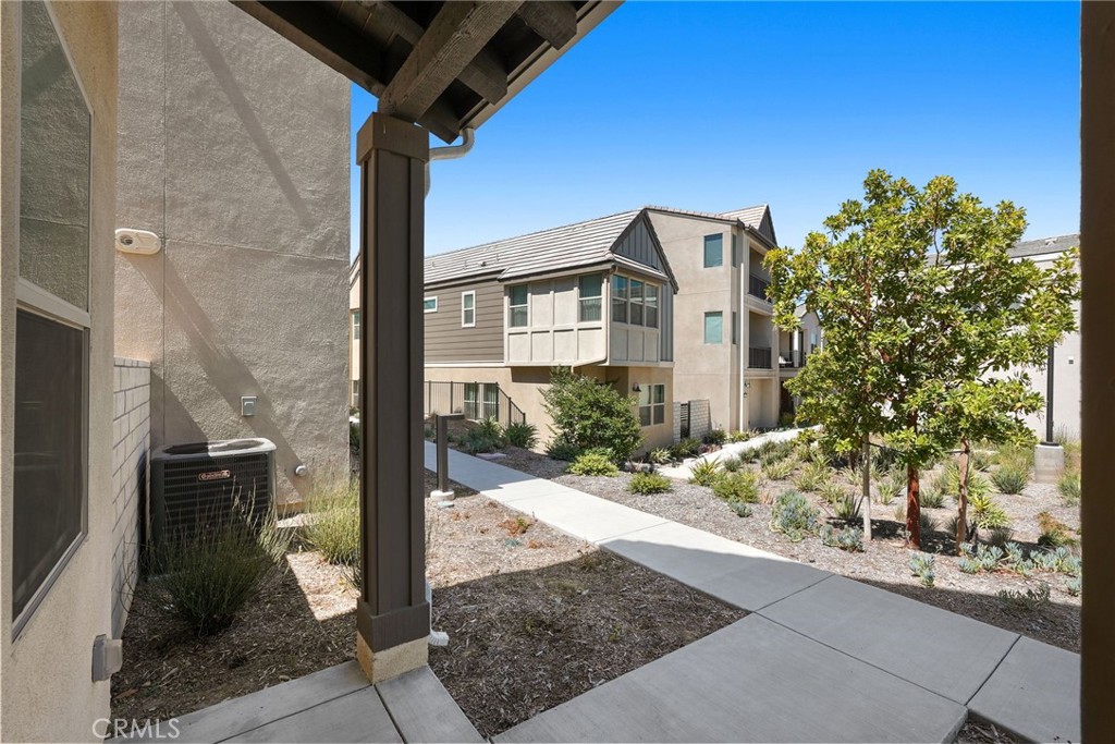 27367 Thunder Ridge Valencia, CA 91381 - Photo 5 of 56
