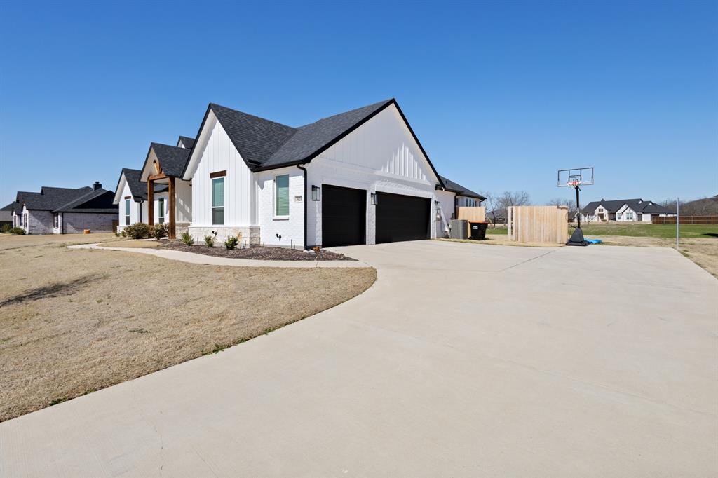 3121 Katrina Run Midlothian, TX 76065 - Photo 2 of 29