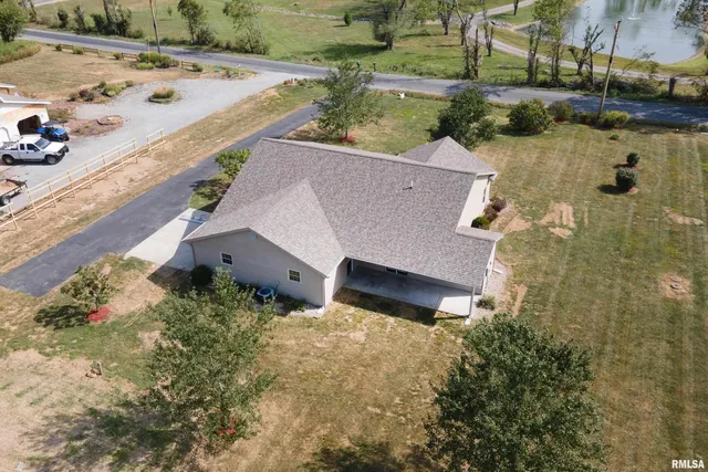 $267,500 | 12852 Quarter Horse Road, Marion, IL 62959