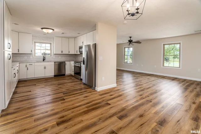 $267,500 | 12852 Quarter Horse Road, Marion, IL 62959