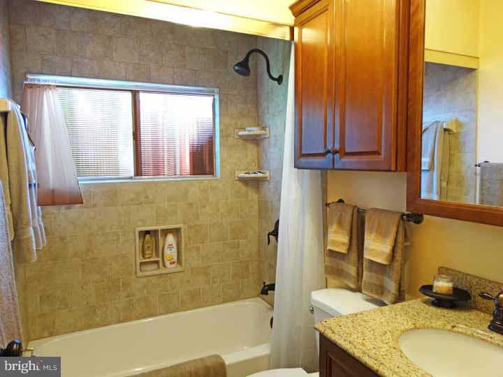 28 Border Rock Road Levittown, PA 19057 - Photo 13 of 17 Gallery Image 13