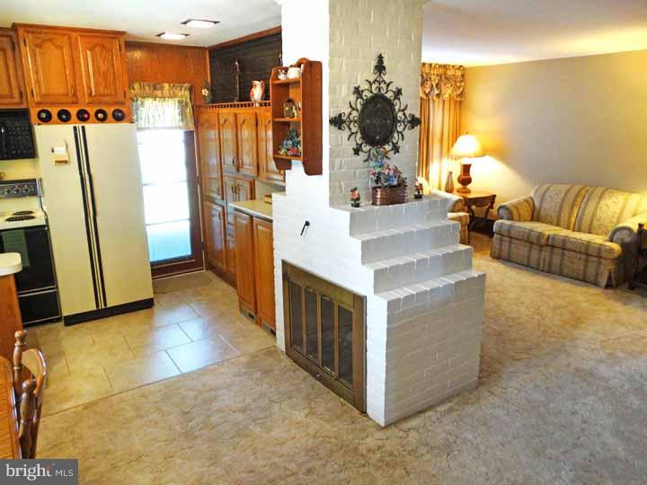 28 Border Rock Road Levittown, PA 19057 - Photo 7 of 17 Gallery Image 7