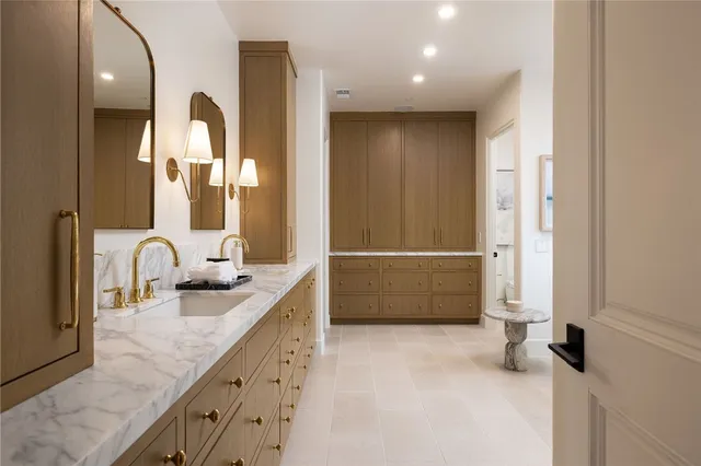 $11,250,000 | 208 Via Palermo, Newport Beach, CA 92663