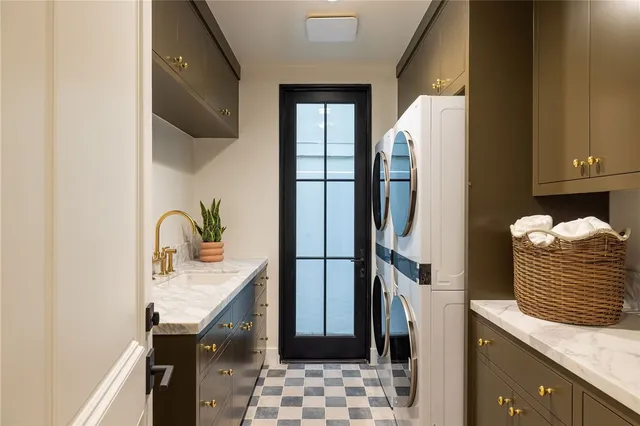 $11,250,000 | 208 Via Palermo, Newport Beach, CA 92663