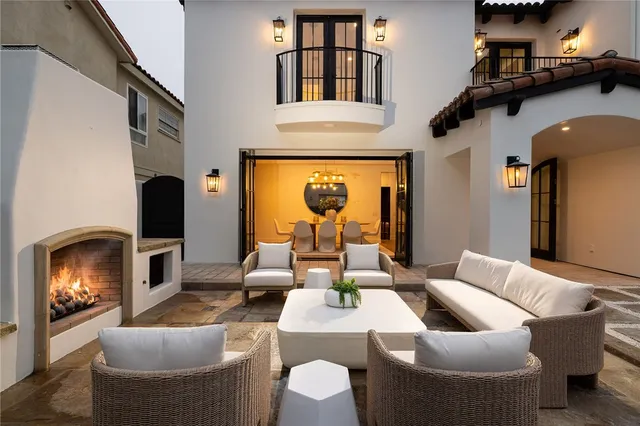 $11,250,000 | 208 Via Palermo, Newport Beach, CA 92663