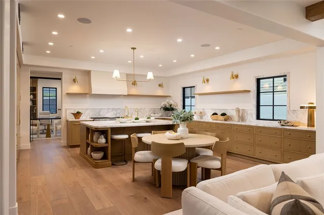 $11,250,000 | 208 Via Palermo, Newport Beach, CA 92663