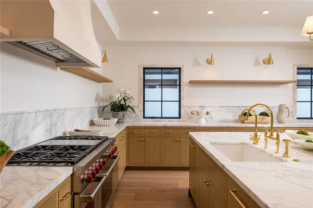 $11,250,000 | 208 Via Palermo, Newport Beach, CA 92663