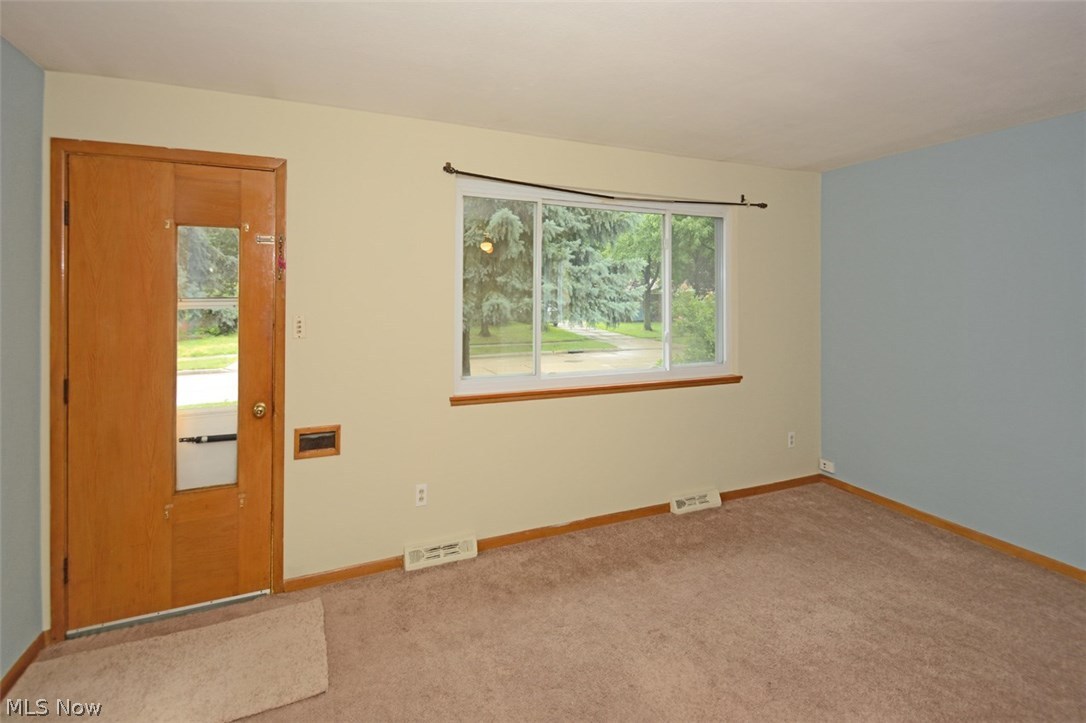 7050 Brandywine Road Parma Heights, OH 44130 - Photo 2 of 30