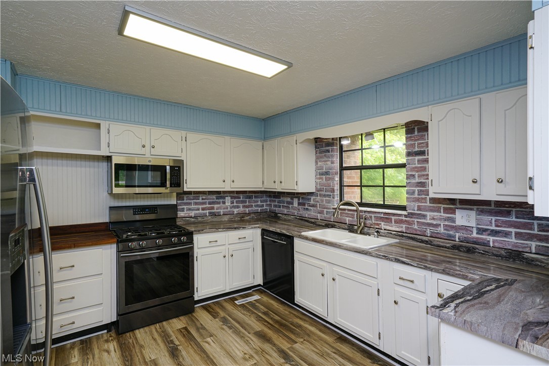 3187 Glendale Road Cairo, WV 26337 - Photo 17 of 31 Kitchen