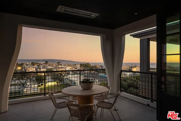 $8,500,000 | 461 26th Street, Manhattan Beach, CA 90266