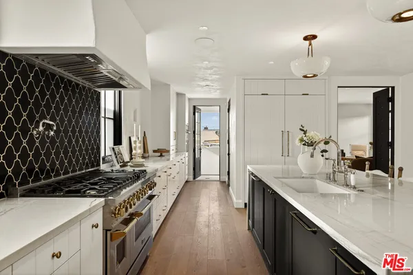 $8,500,000 | 461 26th Street, Manhattan Beach, CA 90266