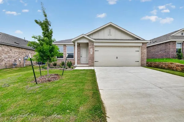 $2,100 | 2051 Stable Lane, Aubrey, TX 76227