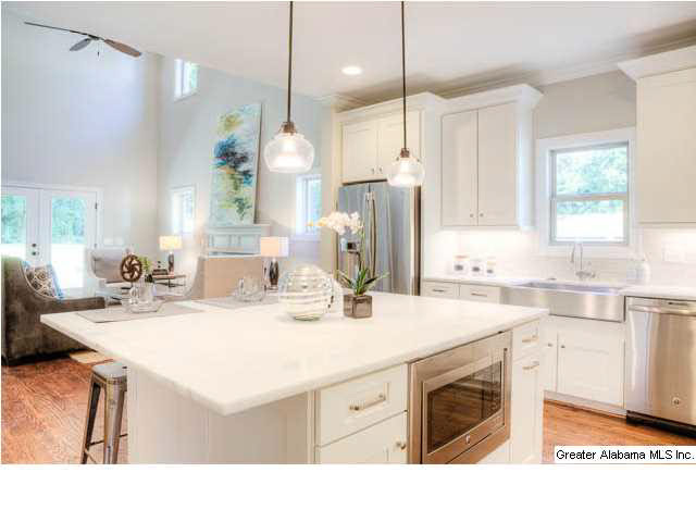 2028 Chestnut Road Vestavia Hills, AL 35216 - Photo 3 of 26