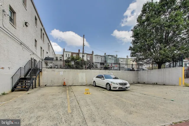 $2,000 | 430 Irving Street Northwest, Unit 202, Washington, DC 20010