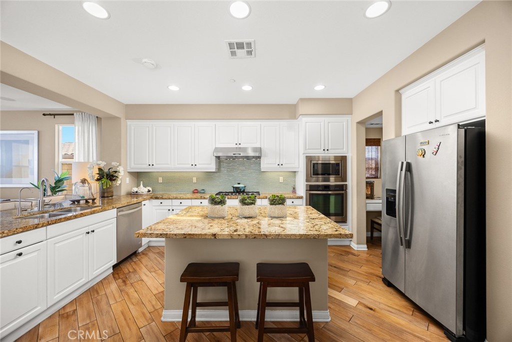 620 East Mandevilla Way Azusa, CA 91702 - Photo 13 of 58