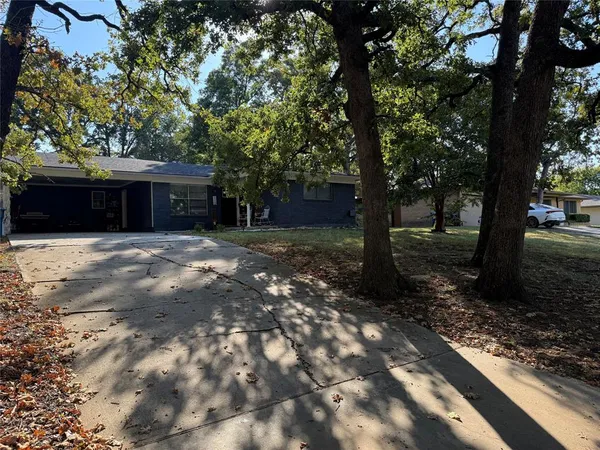 $186,000 | 110 South Hickory Avenue, Denison, TX 75020