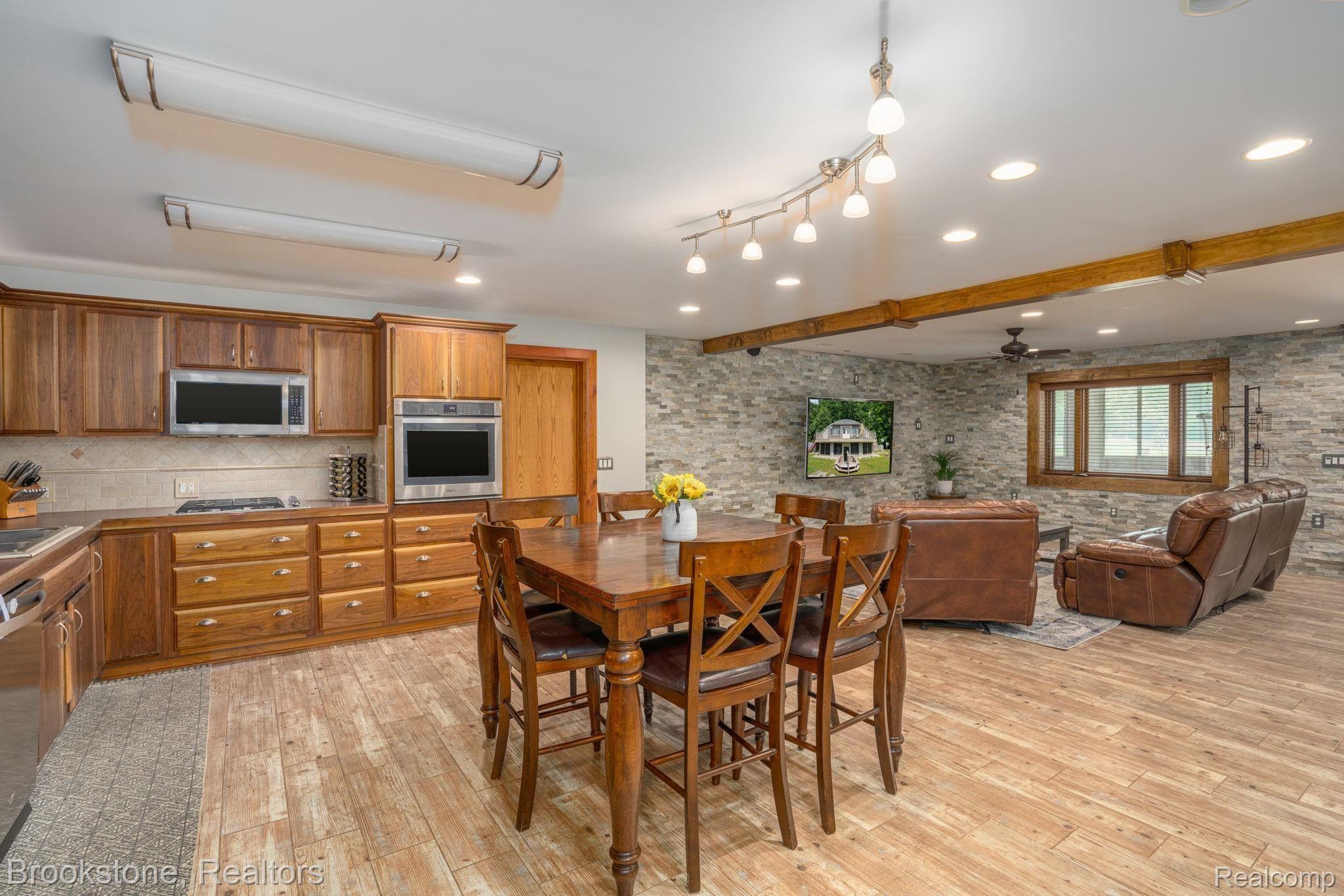 8500 McKinley Road Algonac, MI 48001 - Photo 16 of 51 8500 Mckinley Road Clay twp-16 with tv.jpg