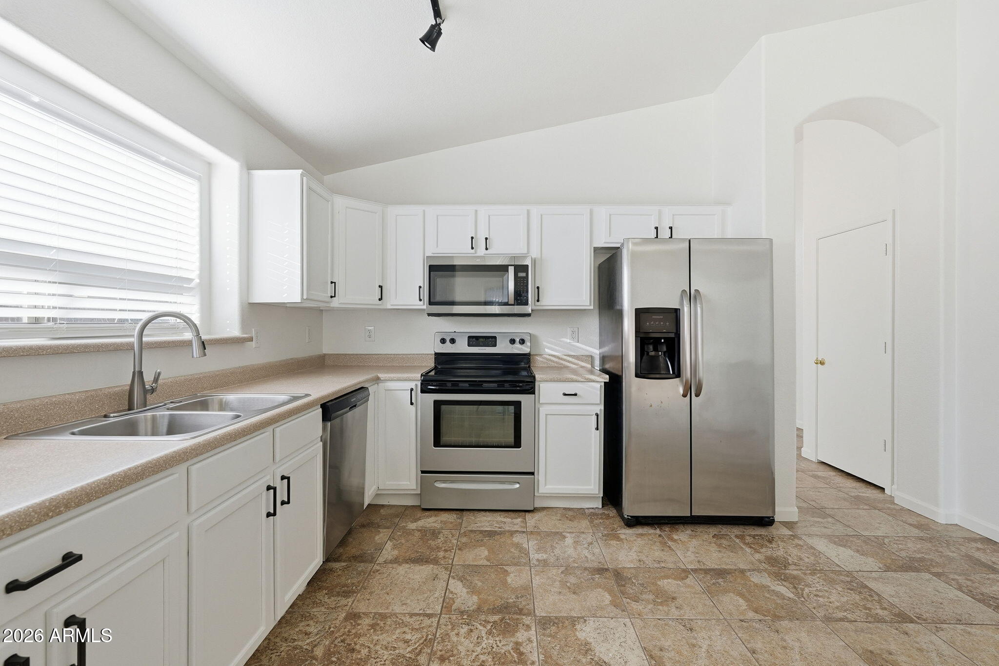 823 Mountain View Road San Tan Valley, AZ 85143 - Photo 9 of 33 Kitchen