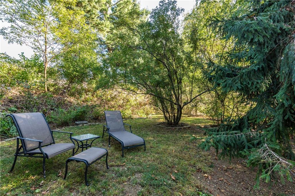 224 Rockingham Road Pittsburgh, PA 15238 - Photo 21 of 25 Quiet and private area for retreat.
