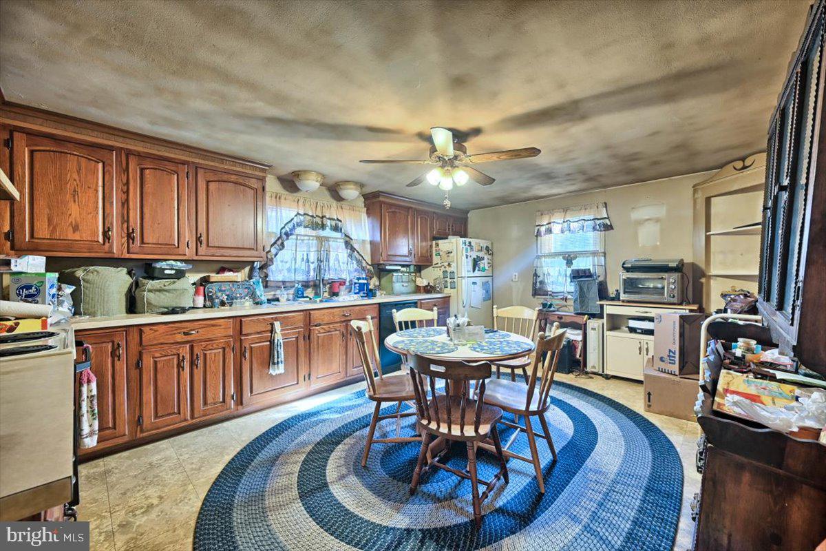 1787 Sand Beach Road Hummelstown, PA 17036 - Photo 4 of 32 Large eat-in-kitchen