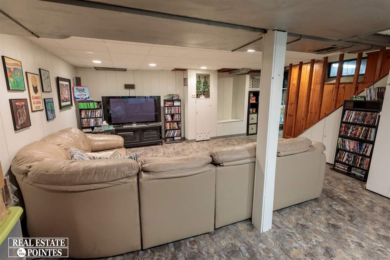 1901 Severn Road Grosse Pointe Woods, MI 48236 - Photo 31 of 37