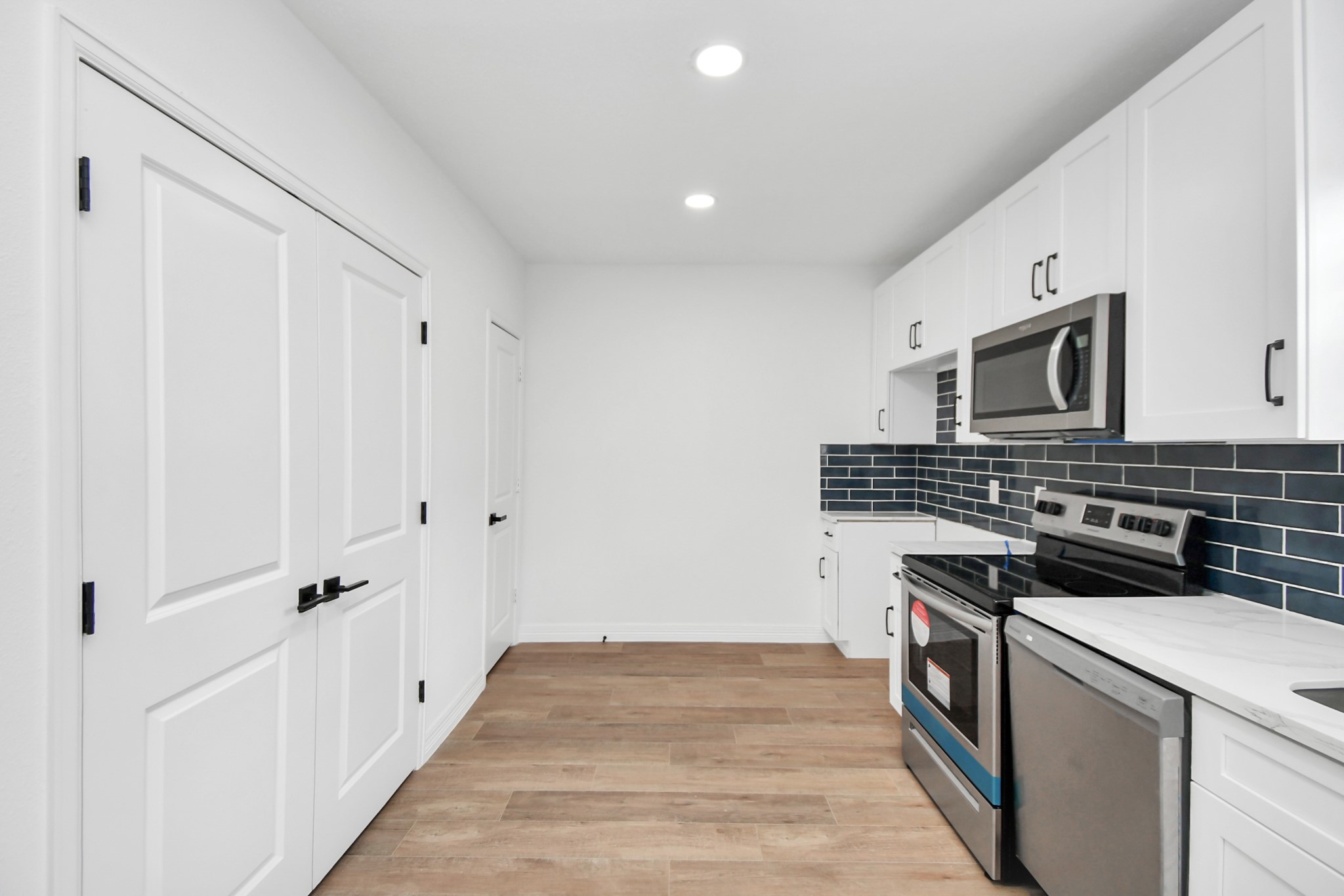 2812 Truxillo Street, Unit B Houston, TX 77004 - Photo 15 of 32 a kitchen with a stove and a microwave
