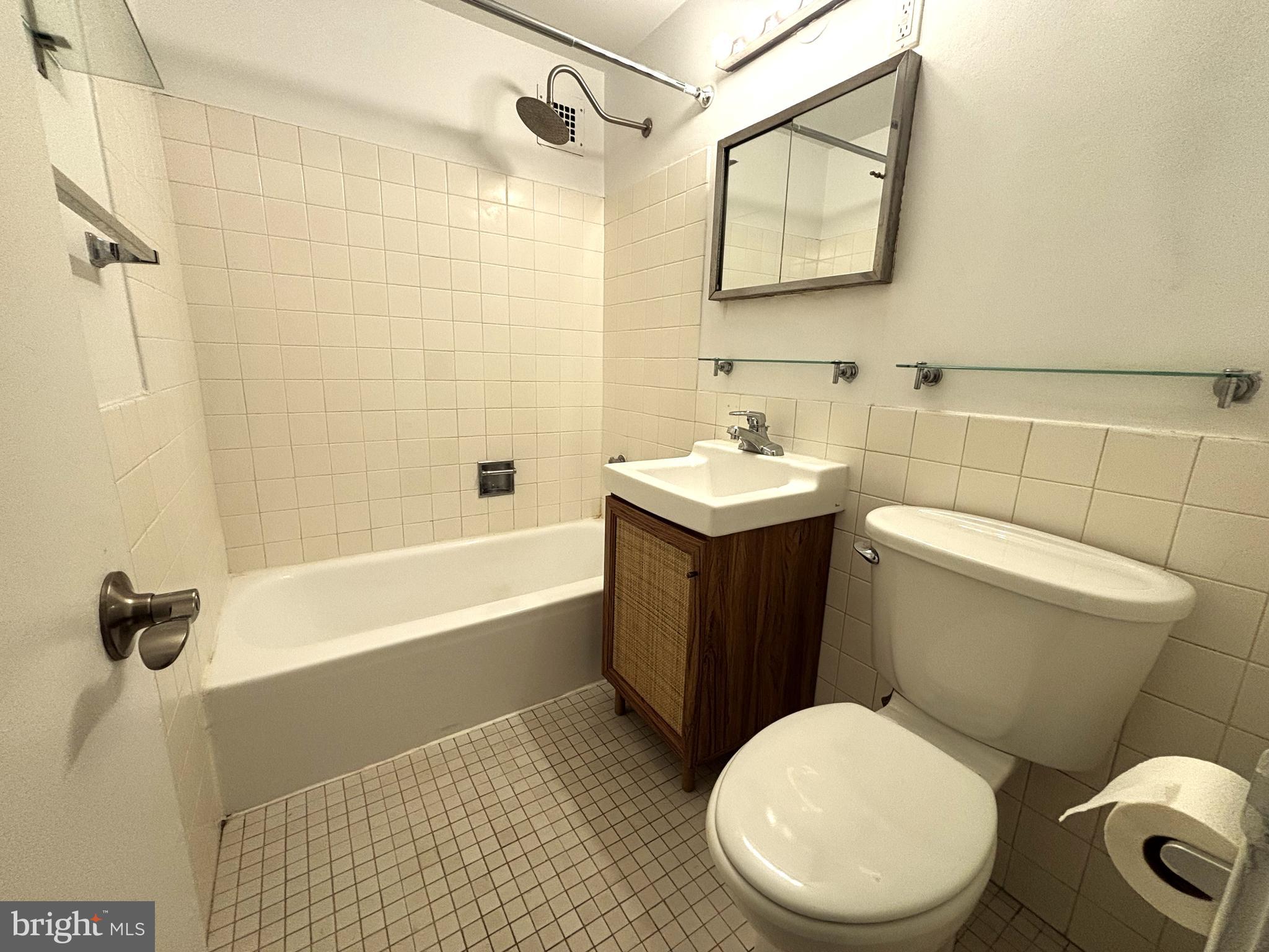 1301 Delaware Avenue Southwest, Unit N512 Washington, DC 20024 - Photo 23 of 28 Bathroom 2