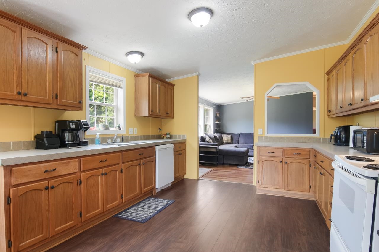 1674 North Reynolds Road Interlochen, MI 49643 - Photo 15 of 33 1902087-14.JPG