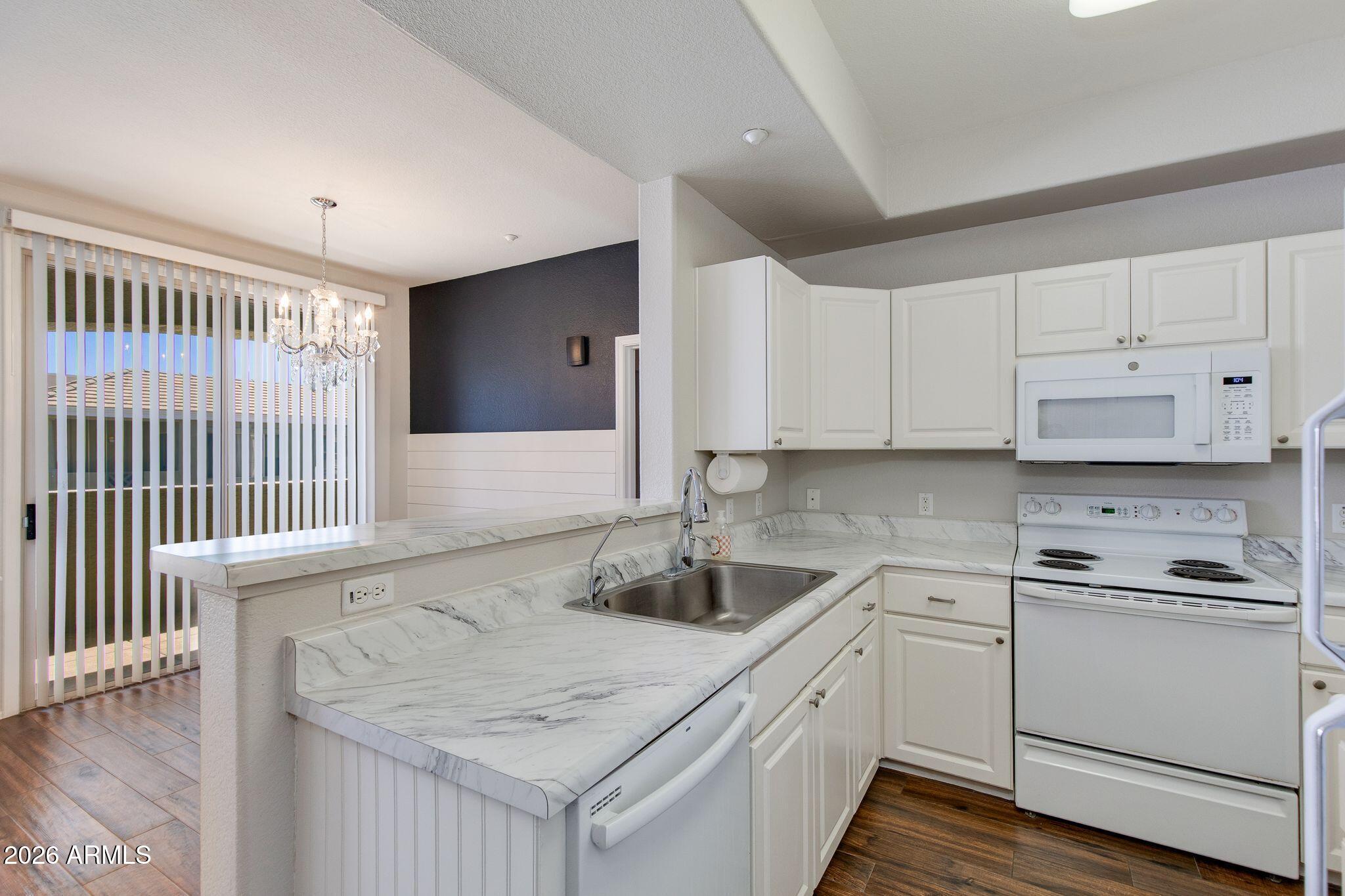 5303 North 7th Street, Unit 215 Phoenix, AZ 85014 - Photo 12 of 30 Kitchen
