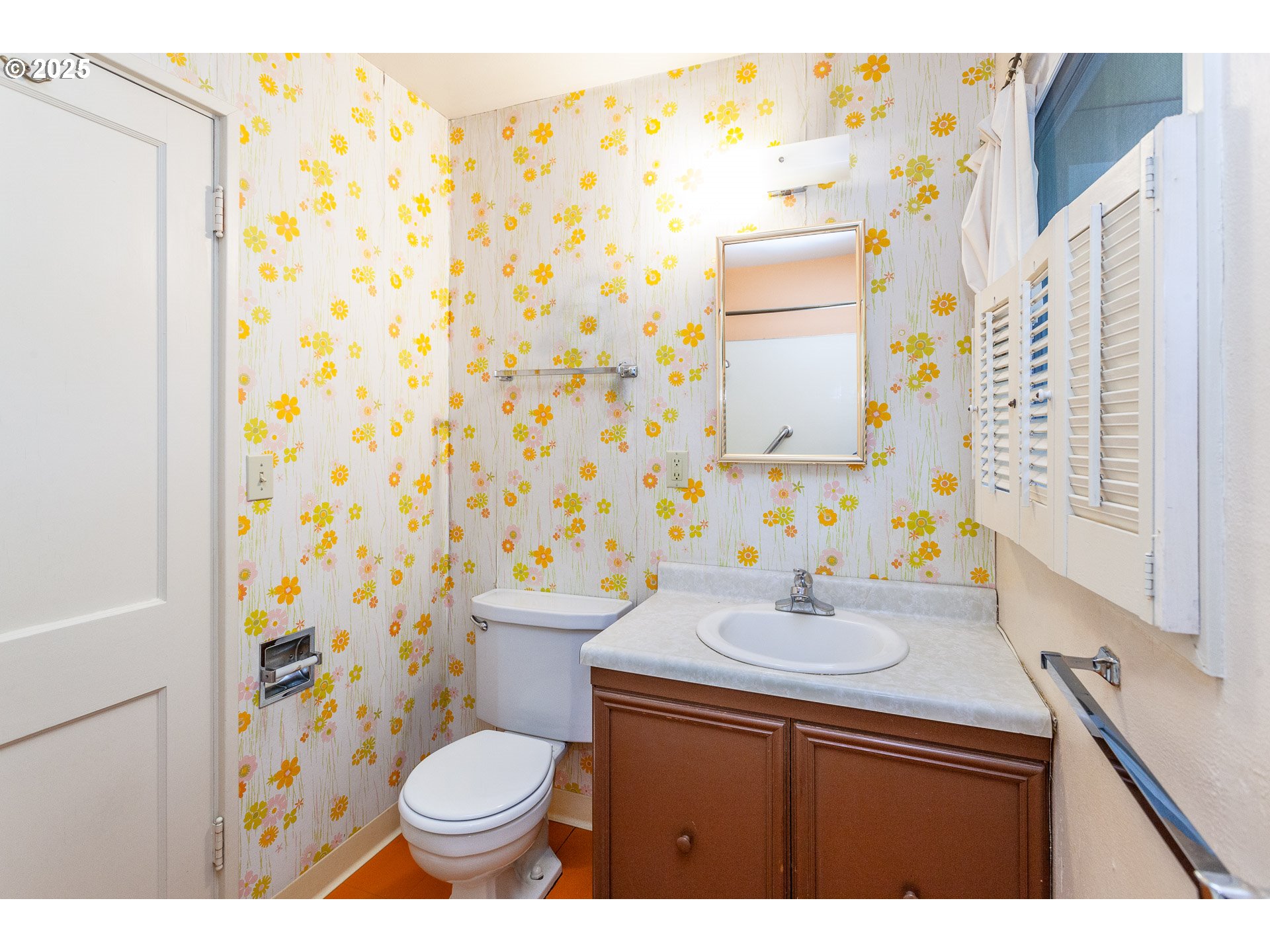 2604 Southwest Mitchell Court Portland, OR 97239 - Photo 11 of 31 Gallery Image 11