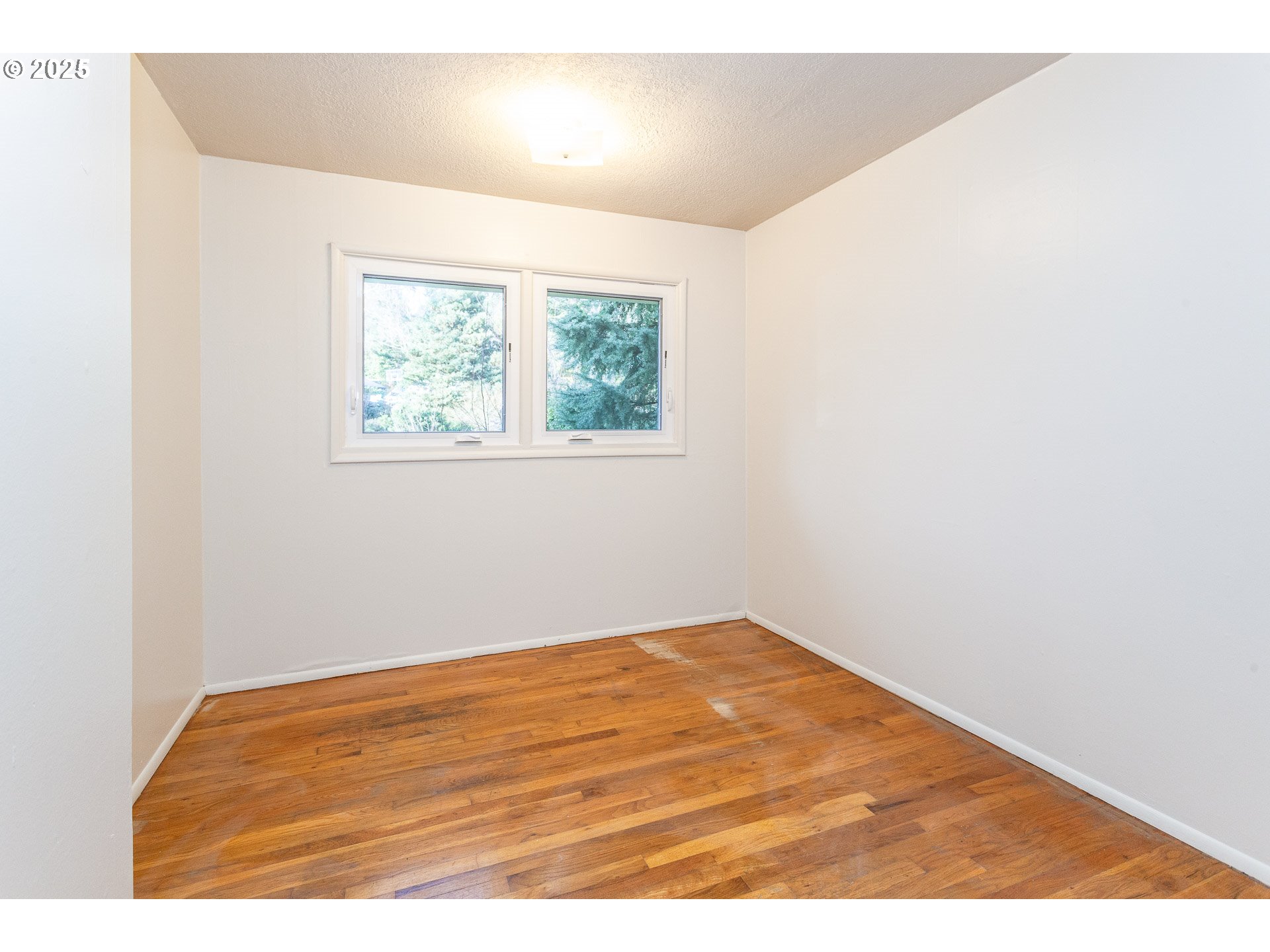 2604 Southwest Mitchell Court Portland, OR 97239 - Photo 12 of 31 Gallery Image 12