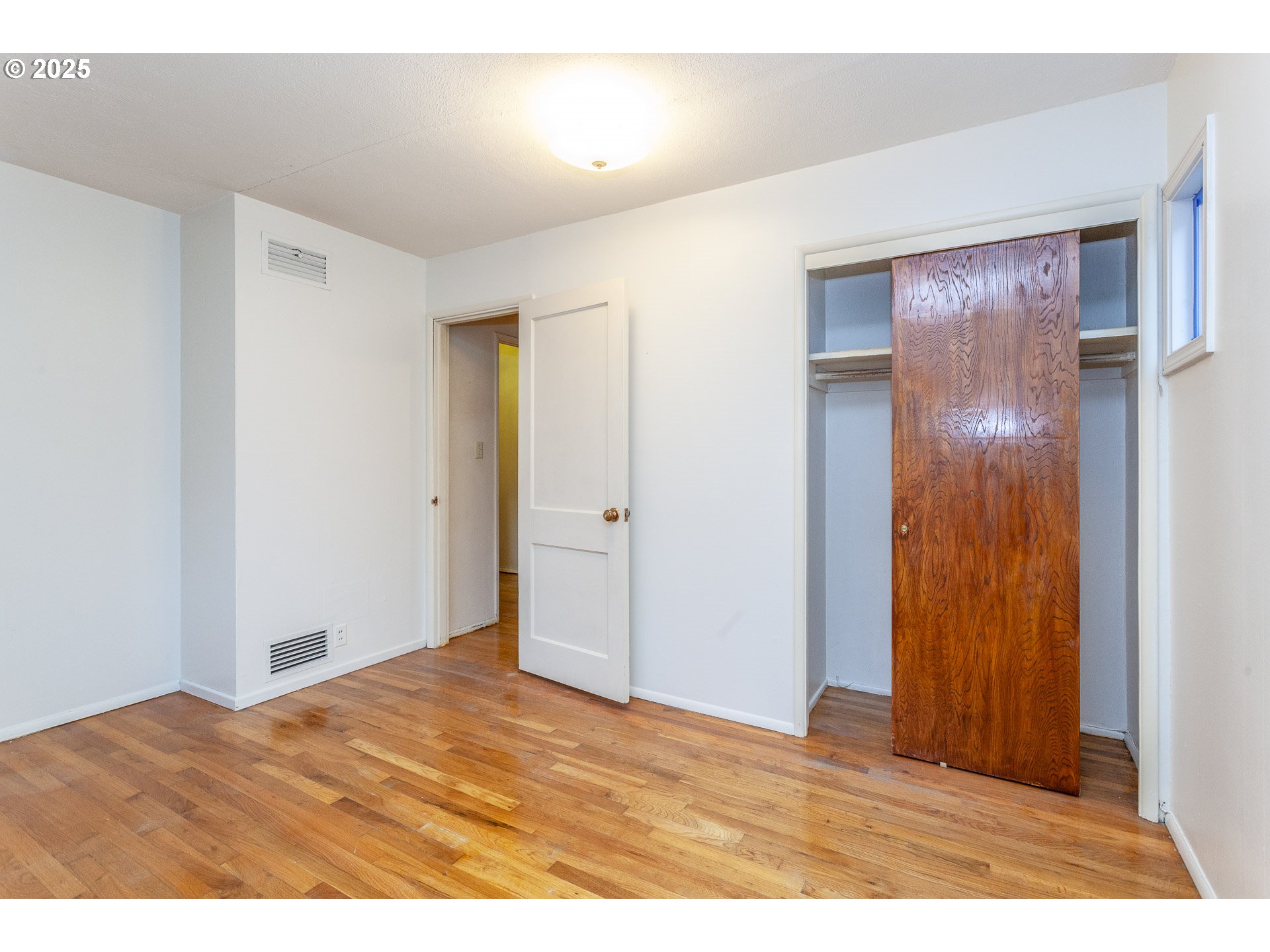 2604 Southwest Mitchell Court Portland, OR 97239 - Photo 15 of 31 Gallery Image 15