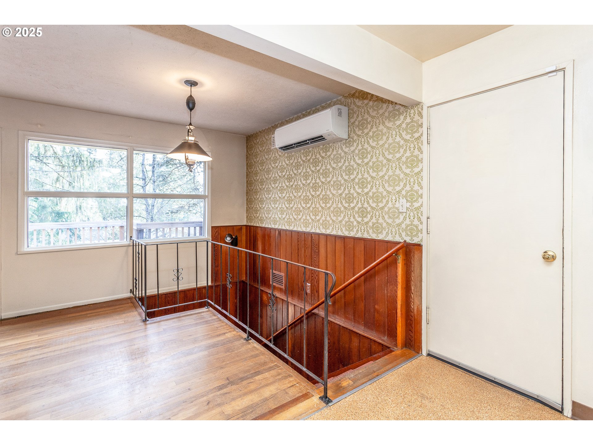 2604 Southwest Mitchell Court Portland, OR 97239 - Photo 16 of 31 Gallery Image 16