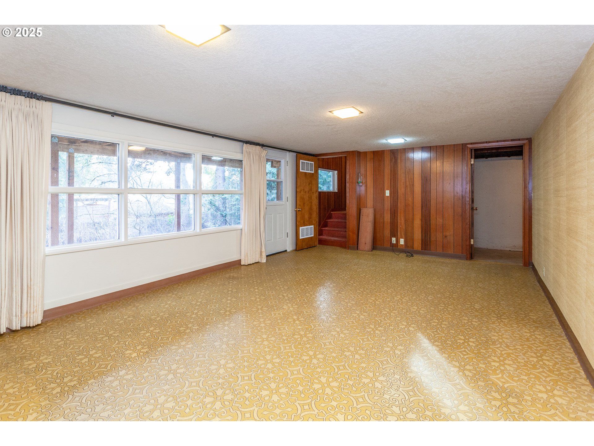 2604 Southwest Mitchell Court Portland, OR 97239 - Photo 18 of 31 Gallery Image 18