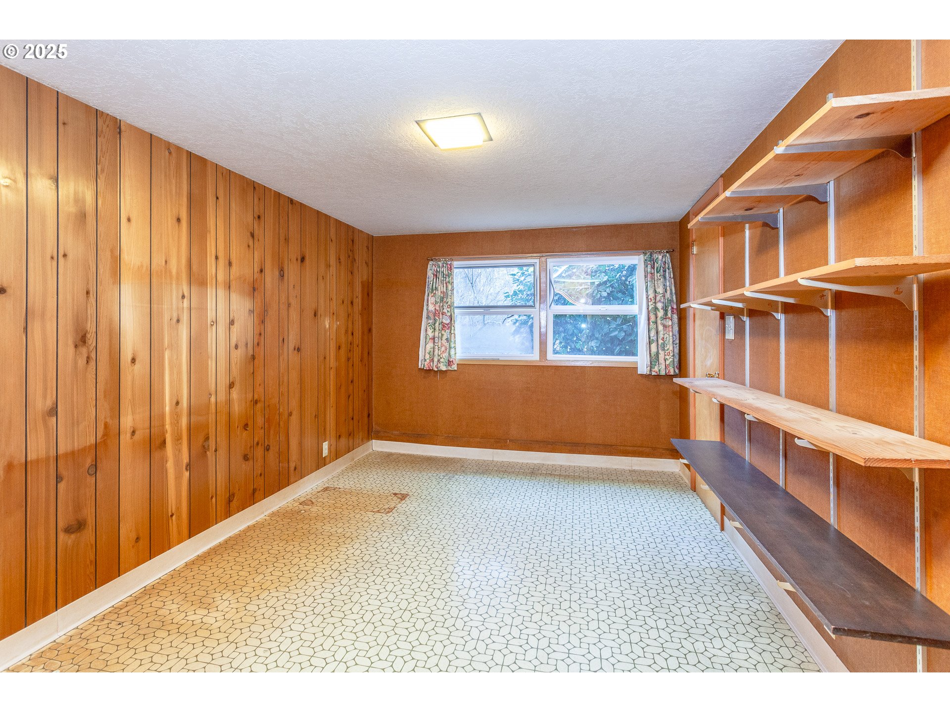 2604 Southwest Mitchell Court Portland, OR 97239 - Photo 19 of 31 Gallery Image 19