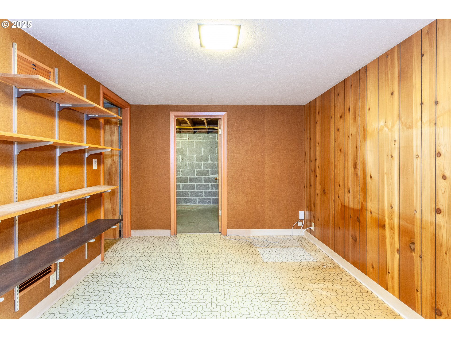 2604 Southwest Mitchell Court Portland, OR 97239 - Photo 20 of 31 Gallery Image 20