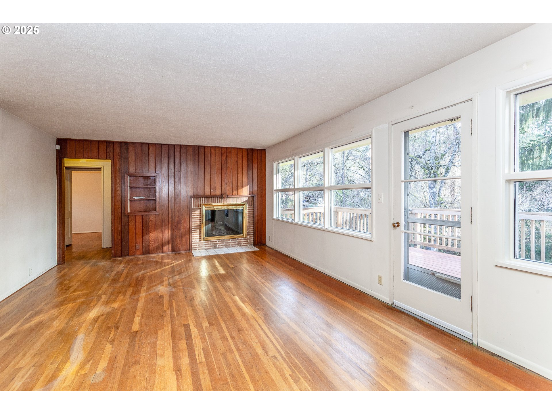 2604 Southwest Mitchell Court Portland, OR 97239 - Photo 2 of 31 Gallery Image 2