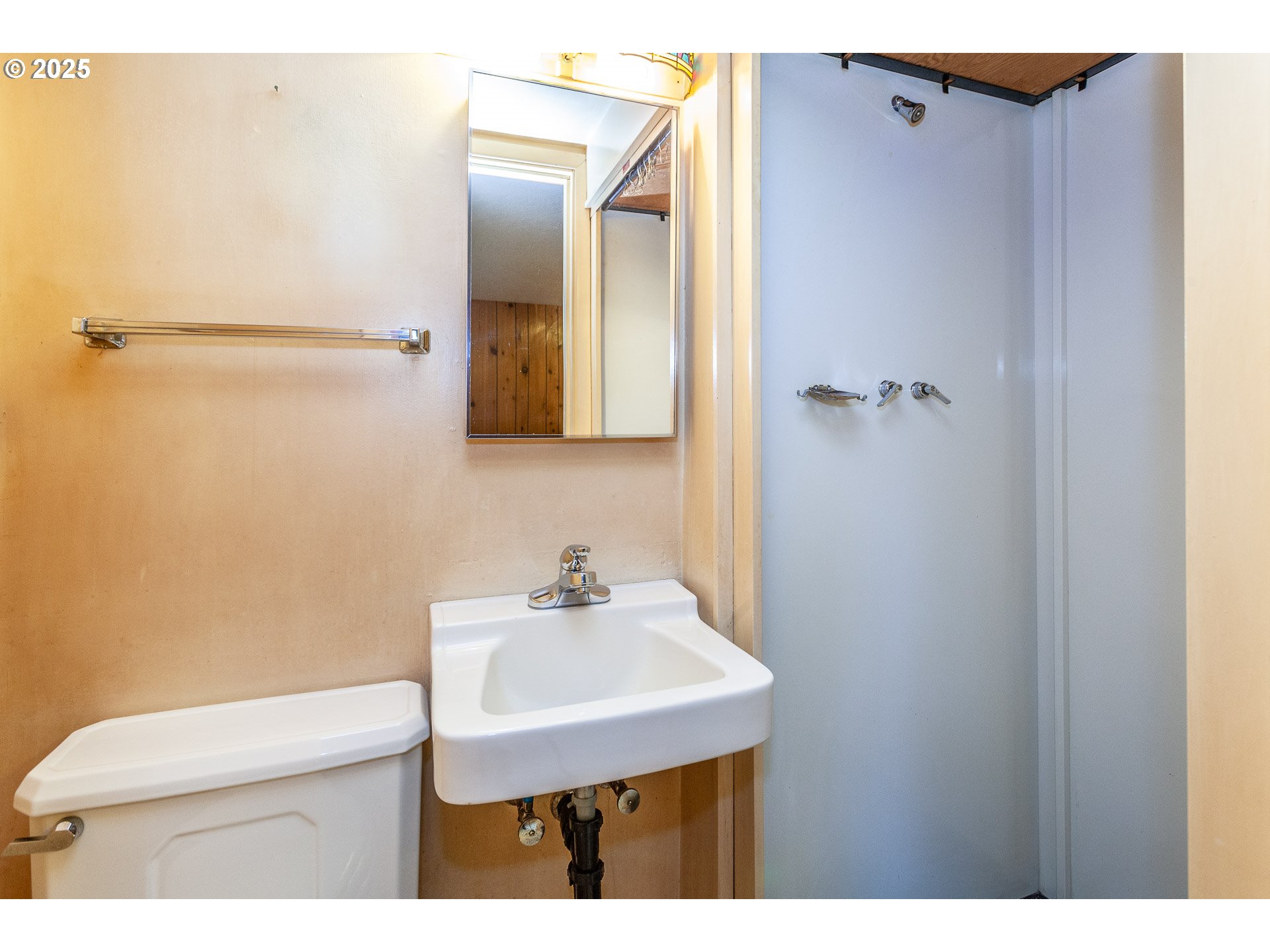 2604 Southwest Mitchell Court Portland, OR 97239 - Photo 21 of 31 Gallery Image 21