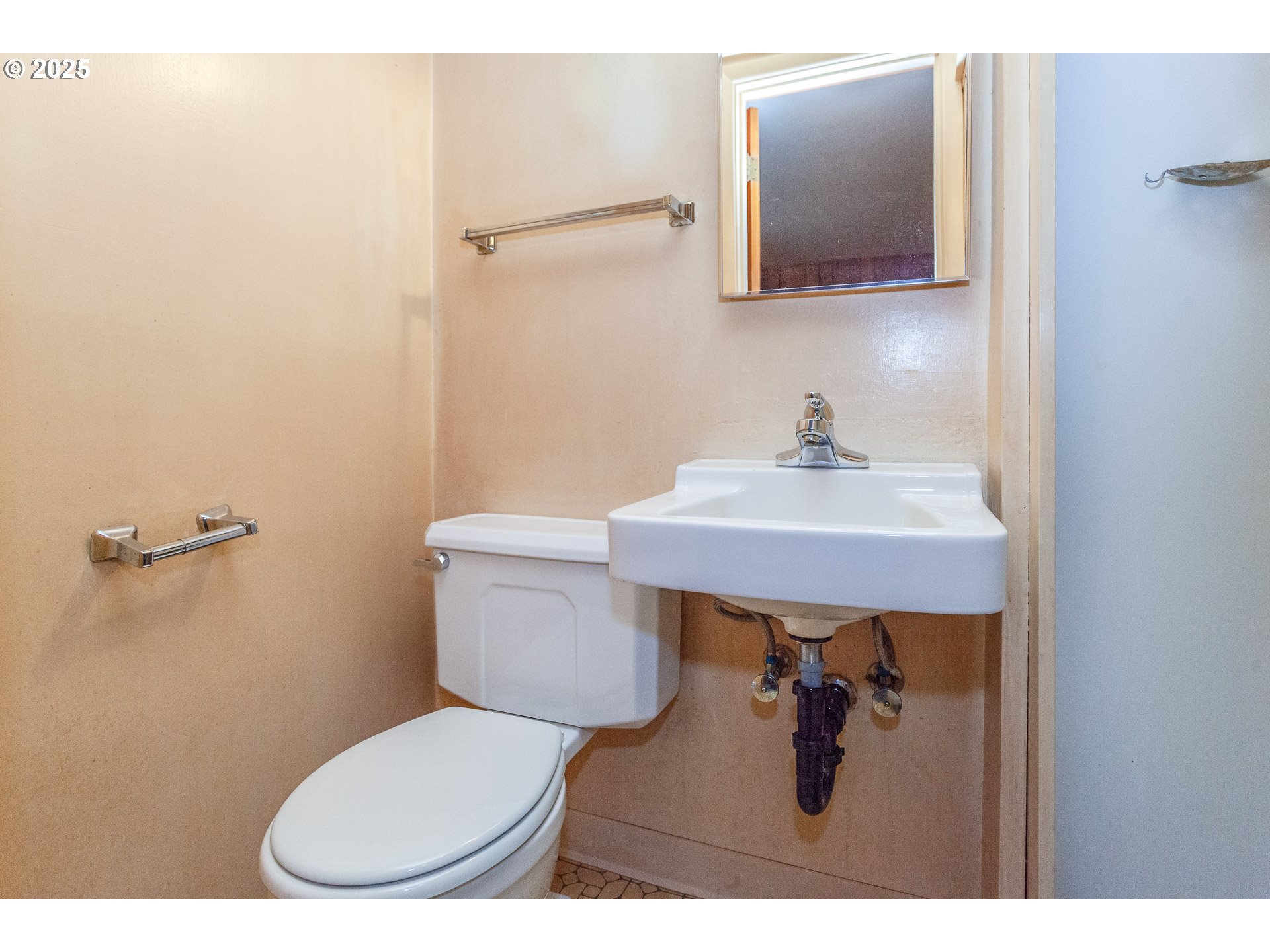 2604 Southwest Mitchell Court Portland, OR 97239 - Photo 22 of 31 Gallery Image 22