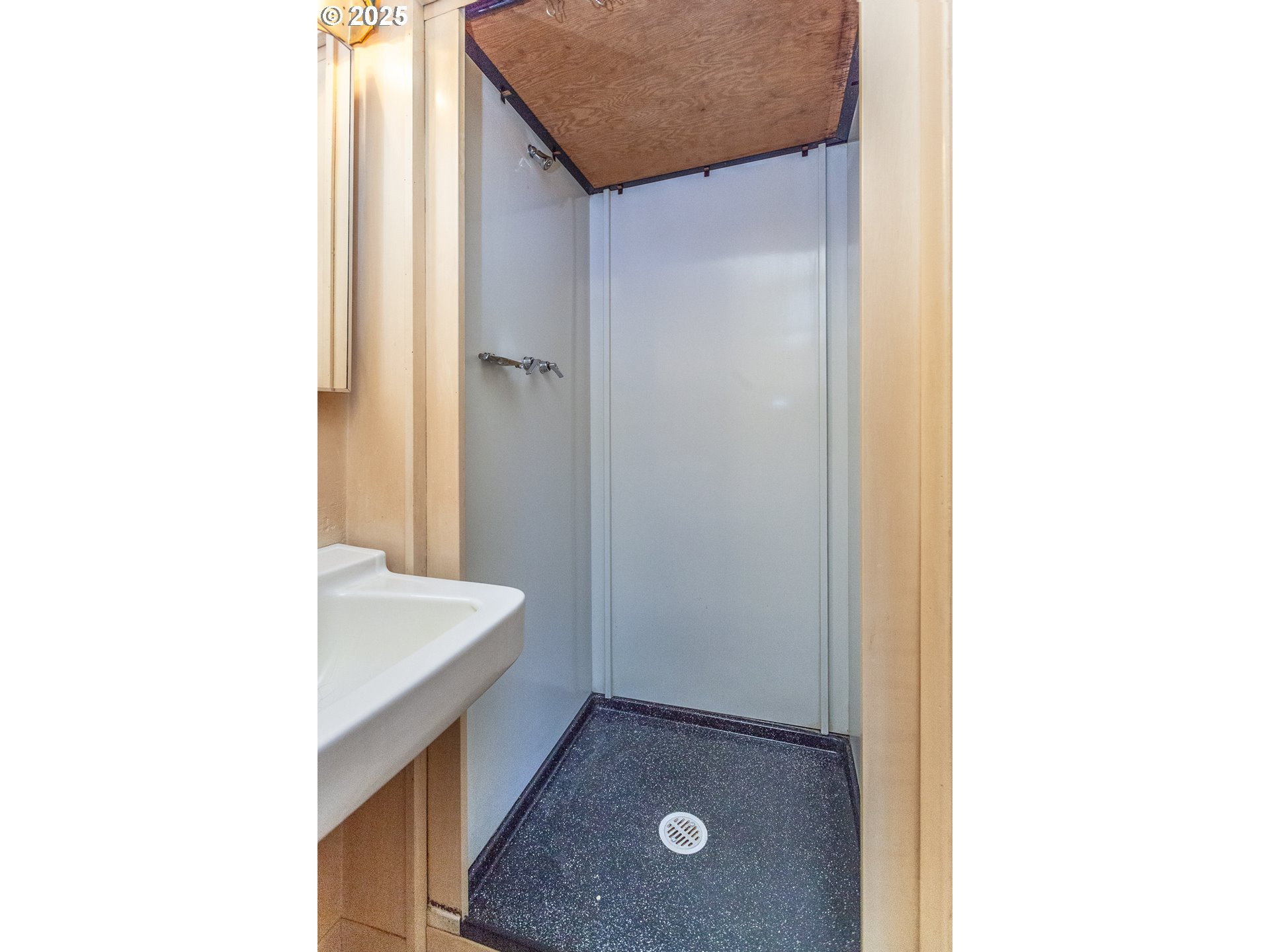 2604 Southwest Mitchell Court Portland, OR 97239 - Photo 23 of 31 Gallery Image 23