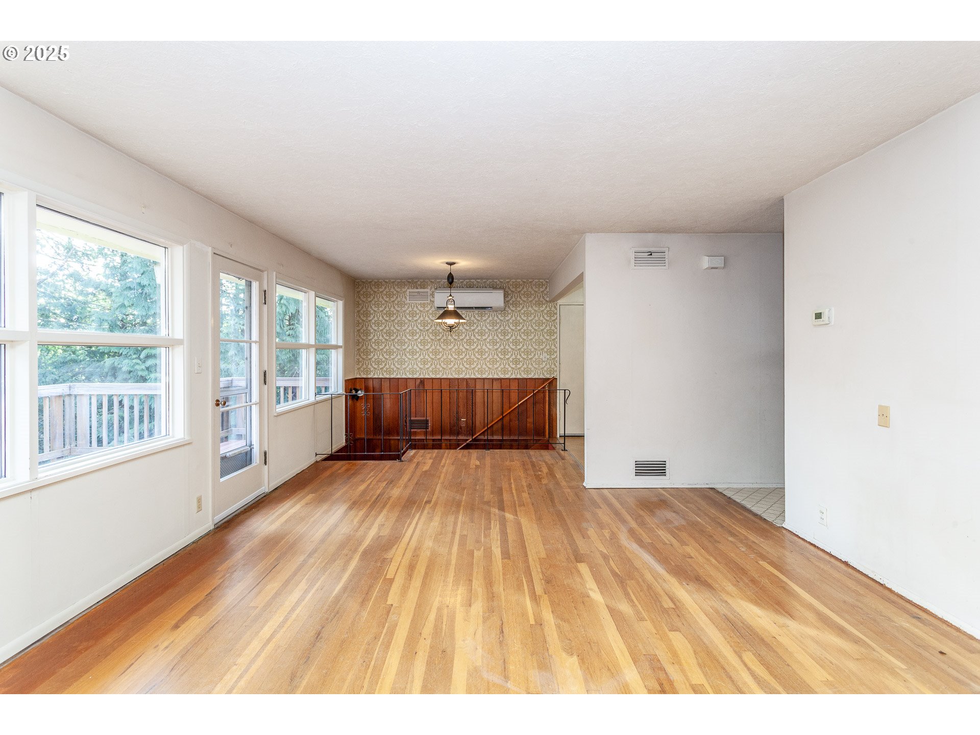 2604 Southwest Mitchell Court Portland, OR 97239 - Photo 3 of 31 Gallery Image 3