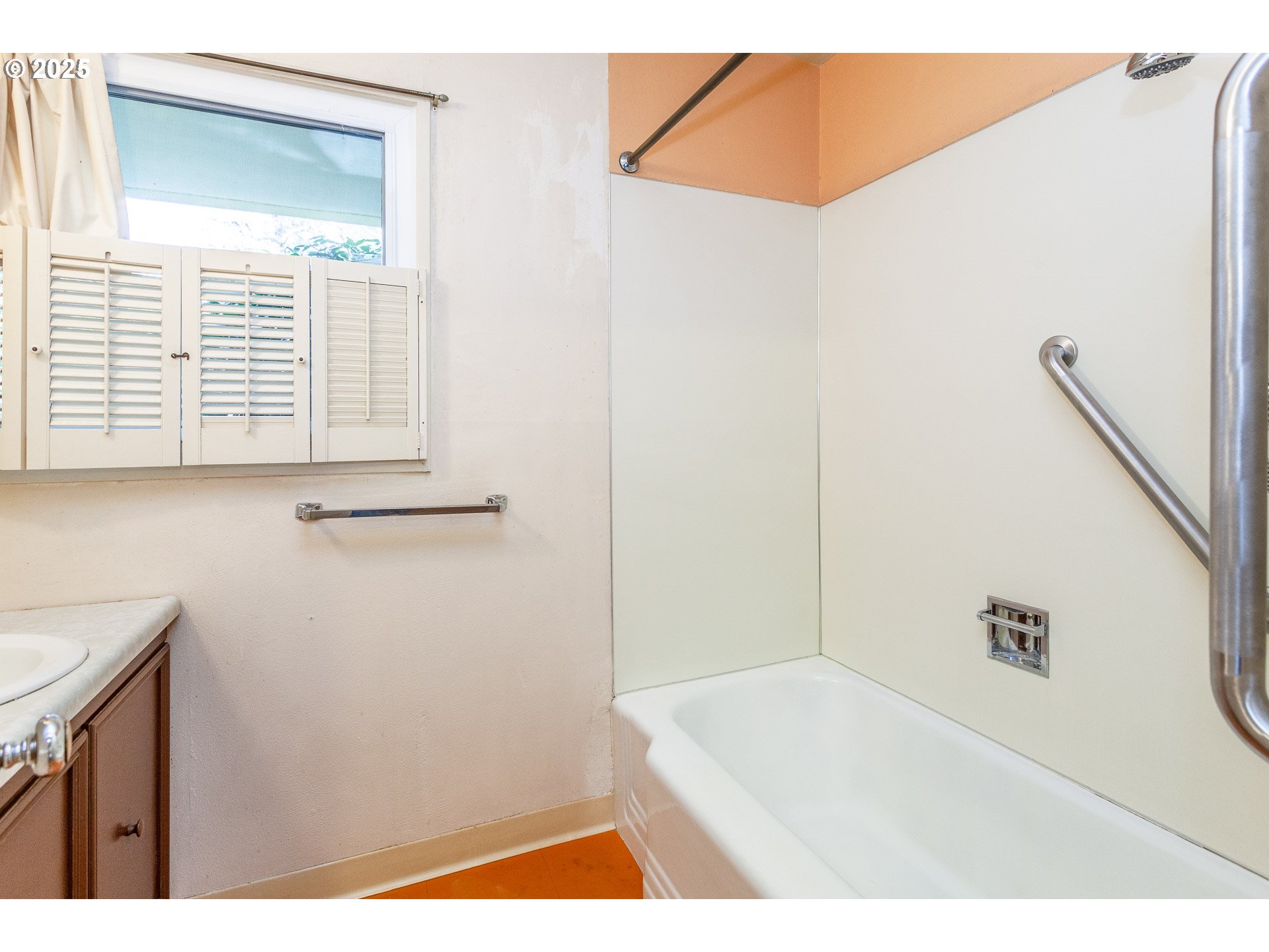 2604 Southwest Mitchell Court Portland, OR 97239 - Photo 10 of 31 Gallery Image 10